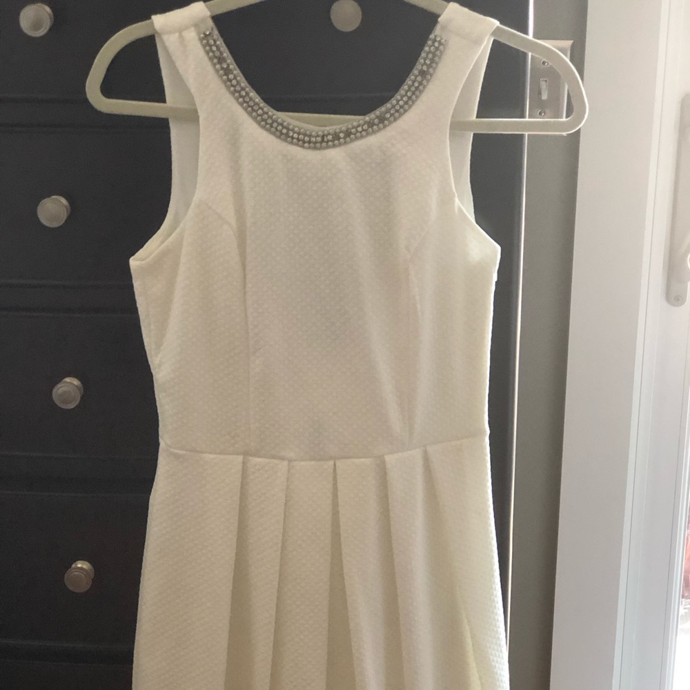 ☘️$5 White Medium Dress